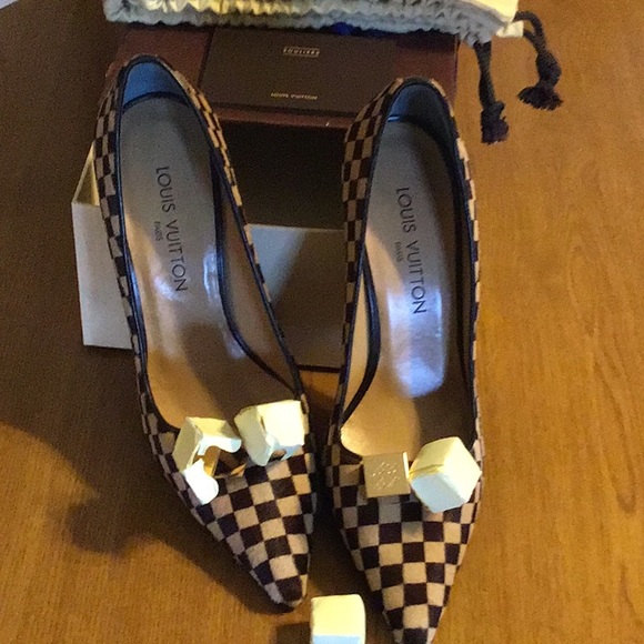 Louis Vuitton pony skin pump with gold square. - Picture 1 of 6